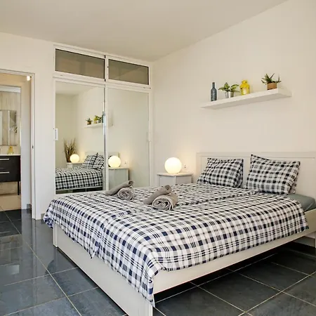 Cozy 1 Bedroom Flat With Pool In Playa Paraiso, Marina Palace 425 Apartment Costa Adeje (Tenerife)
